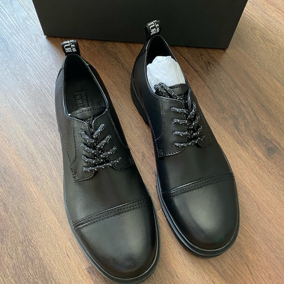 Luxury Versace shoes - Picture 3 of 9